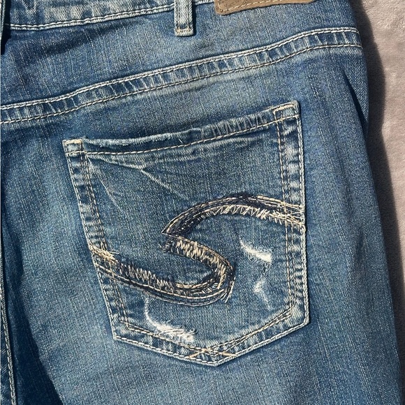 Silver jeans co Distressed Jean Shorts Women’s Boyfriend Fit Rolled Hem SZ 14 - Picture 8 of 14